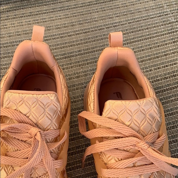 SOLD Fabletics Tennis Shoes - Picture 6 of 12